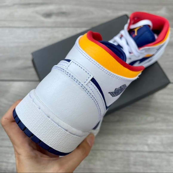 Air Jordan 1 mid New in Box - Picture 5 of 9